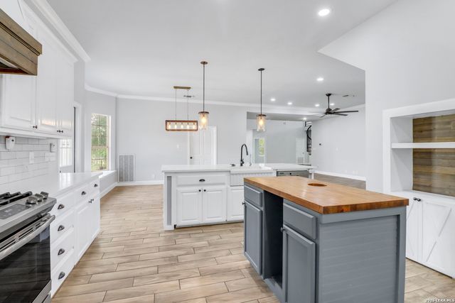 838 GEORG OAKS, Bulverde, TX 78163