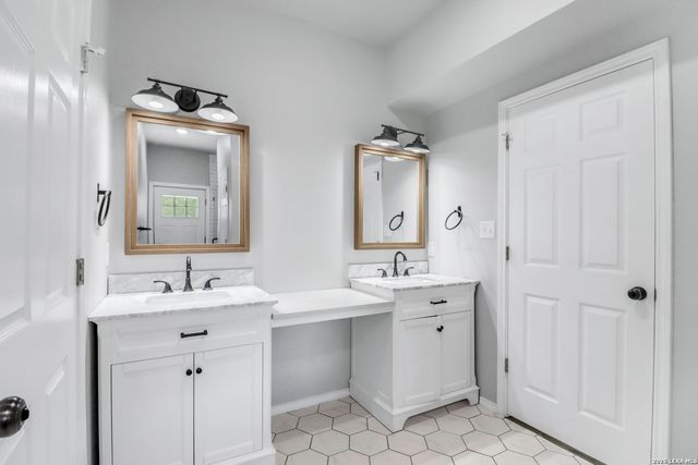 838 GEORG OAKS, Bulverde, TX 78163