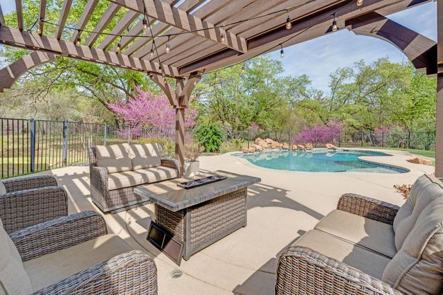 2015 Beaux Chenes Ct, Shingle Springs, CA 95682