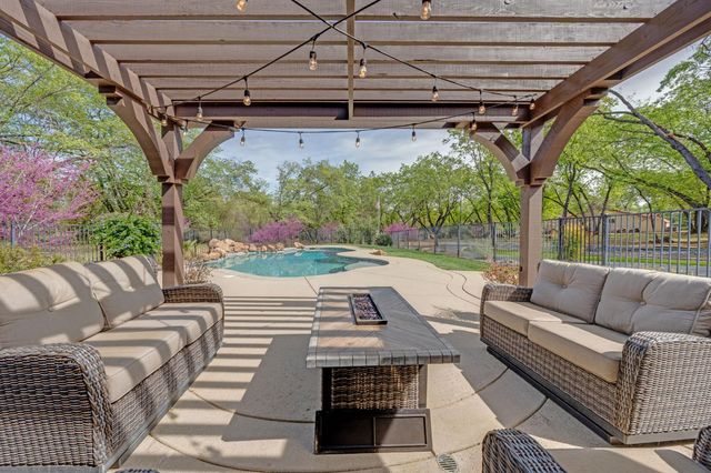 2015 Beaux Chenes Ct, Shingle Springs, CA 95682