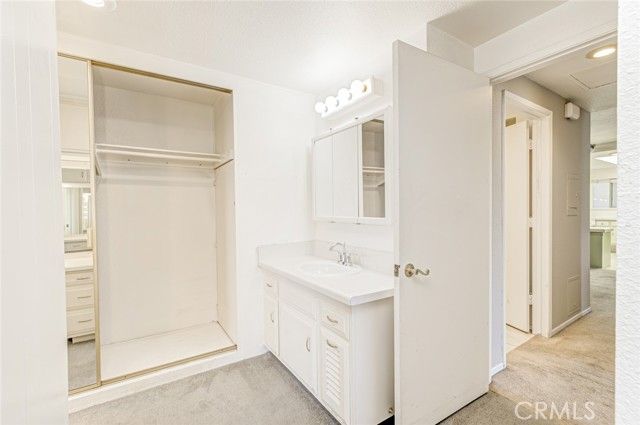 957 Calle Aragon O, Laguna Woods, CA 92637