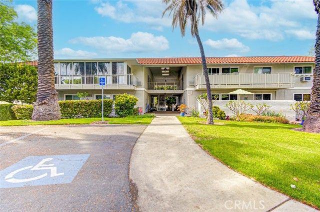 957 Calle Aragon O, Laguna Woods, CA 92637