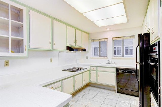 957 Calle Aragon O, Laguna Woods, CA 92637