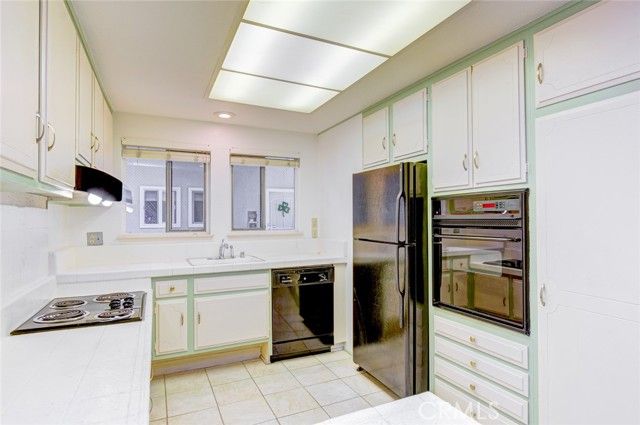 957 Calle Aragon O, Laguna Woods, CA 92637