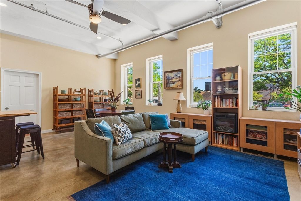 960 Broadway 2, Chelsea, MA 02150