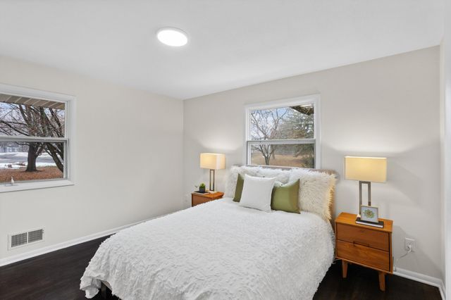 16420 4th Avenue N, Plymouth, MN 55447