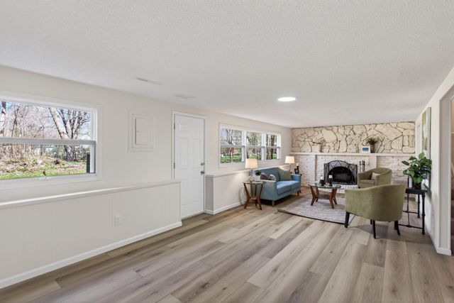 16420 4th Avenue N, Plymouth, MN 55447