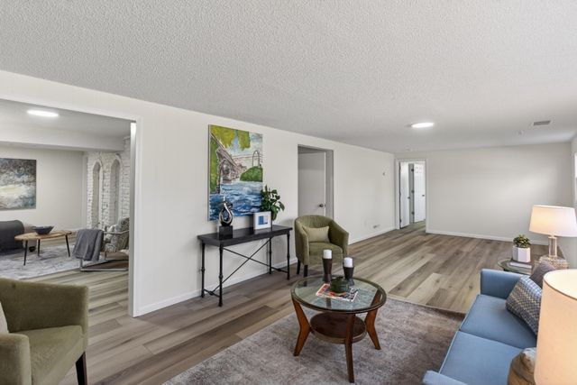 16420 4th Avenue N, Plymouth, MN 55447