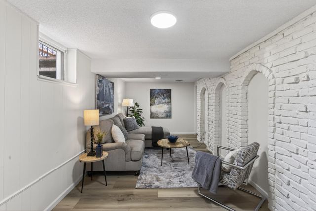 16420 4th Avenue N, Plymouth, MN 55447