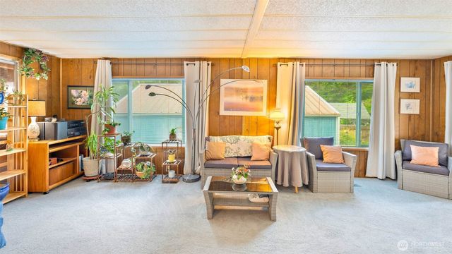 20 NE Wanda Court, Belfair, WA 98528