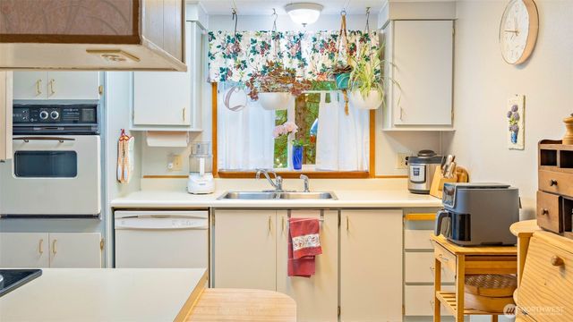 20 NE Wanda Court, Belfair, WA 98528