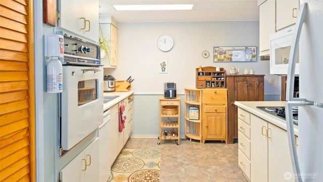 20 NE Wanda Court, Belfair, WA 98528