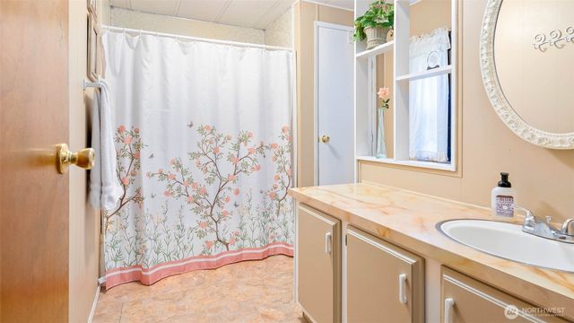 20 NE Wanda Court, Belfair, WA 98528