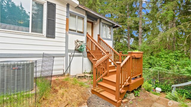 20 NE Wanda Court, Belfair, WA 98528