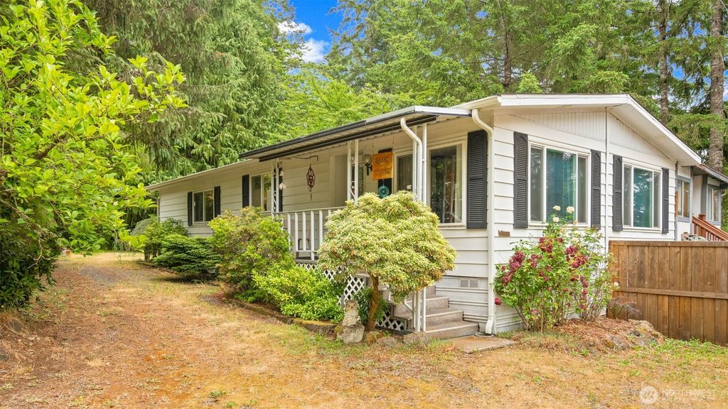 20 NE Wanda Court, Belfair, WA 98528