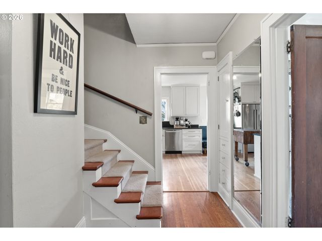 1806 N TERRY St, Portland, OR 97217