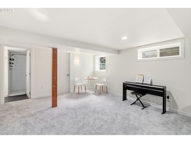 1806 N TERRY St, Portland, OR 97217