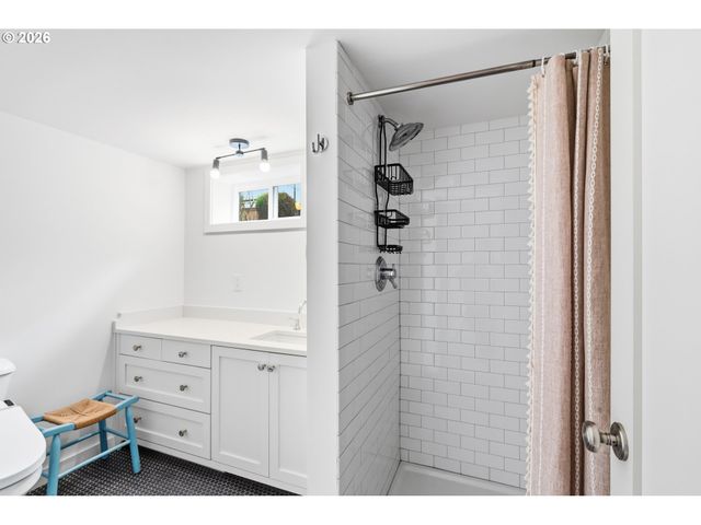 1806 N TERRY St, Portland, OR 97217