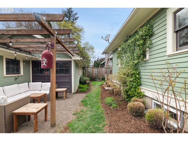 1806 N TERRY St, Portland, OR 97217