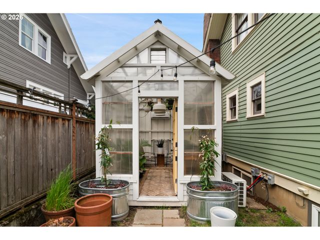 1806 N TERRY St, Portland, OR 97217