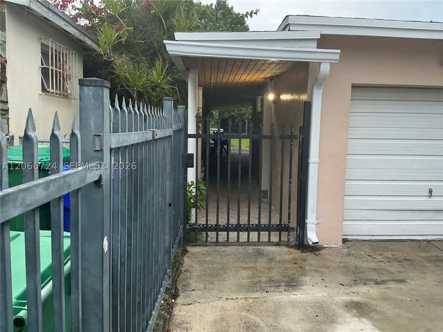 1855 NW 32nd St, Miami, FL 33142