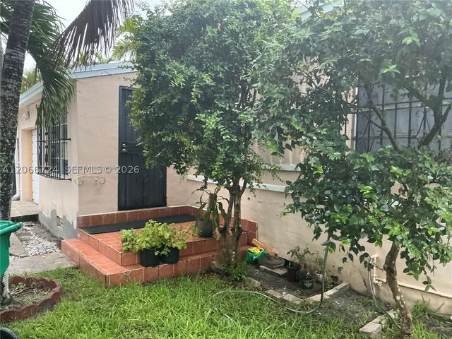 1855 NW 32nd St, Miami, FL 33142