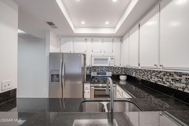 7225 Shoup Avenue 17, West Hills, CA 91307