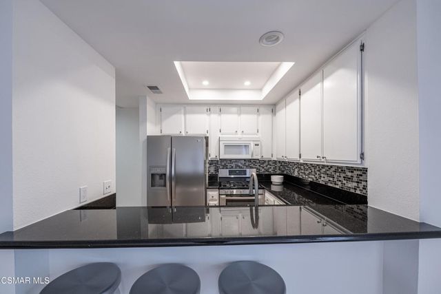 7225 Shoup Avenue 17, West Hills, CA 91307