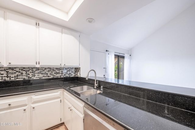 7225 Shoup Avenue 17, West Hills, CA 91307