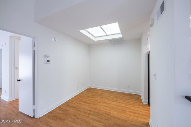 7225 Shoup Avenue 17, West Hills, CA 91307