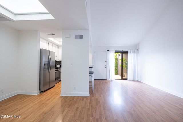 7225 Shoup Avenue 17, West Hills, CA 91307