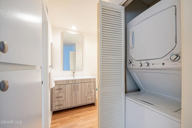 7225 Shoup Avenue 17, West Hills, CA 91307