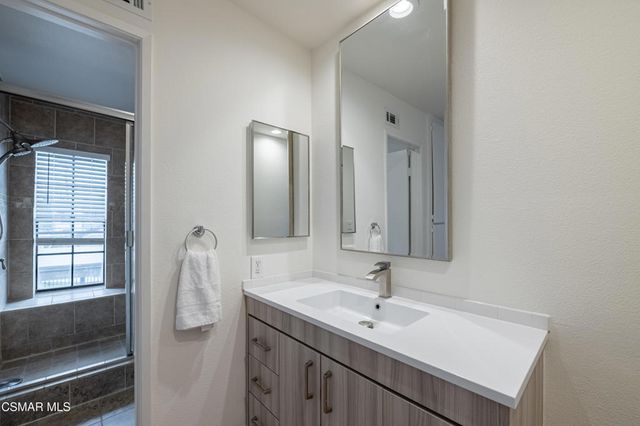 7225 Shoup Avenue 17, West Hills, CA 91307