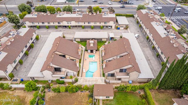 7225 Shoup Avenue 17, West Hills, CA 91307
