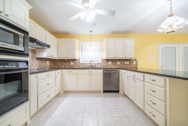 17 Bermuda, Longview, TX 75605