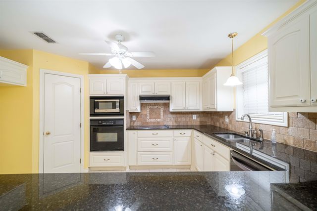 17 Bermuda, Longview, TX 75605