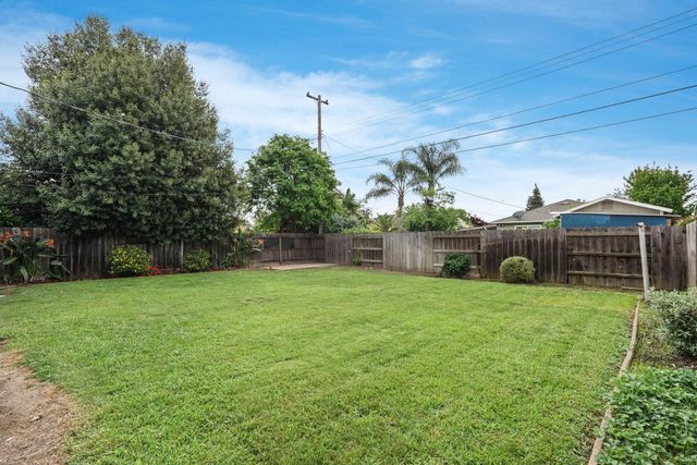 1606 W Lockeford St, Lodi, CA 95242