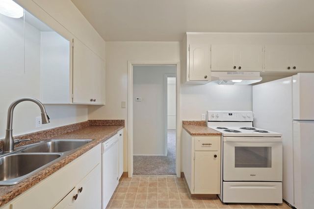 1606 W Lockeford St, Lodi, CA 95242