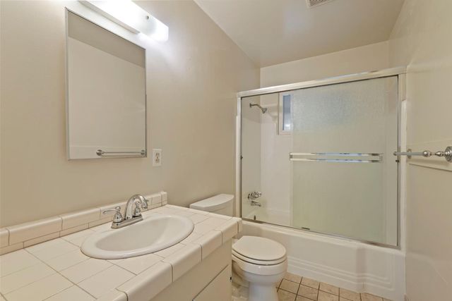 1606 W Lockeford St, Lodi, CA 95242