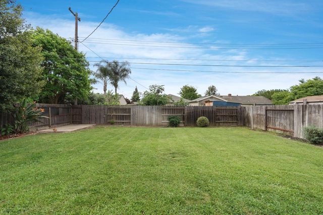 1606 W Lockeford St, Lodi, CA 95242