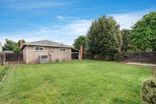 1606 W Lockeford St, Lodi, CA 95242