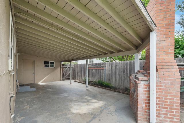 1606 W Lockeford St, Lodi, CA 95242