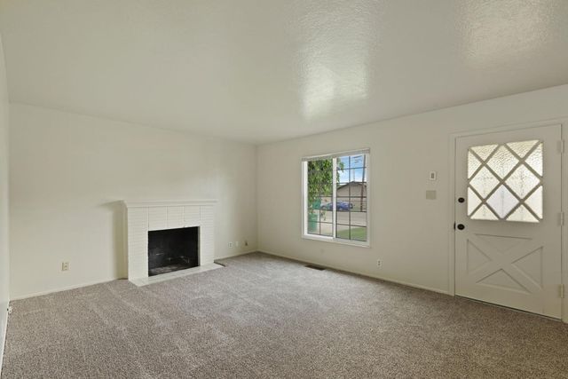 1606 W Lockeford St, Lodi, CA 95242