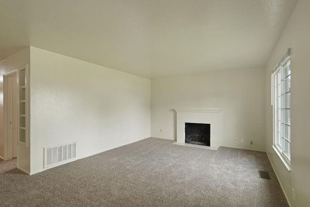 1606 W Lockeford St, Lodi, CA 95242