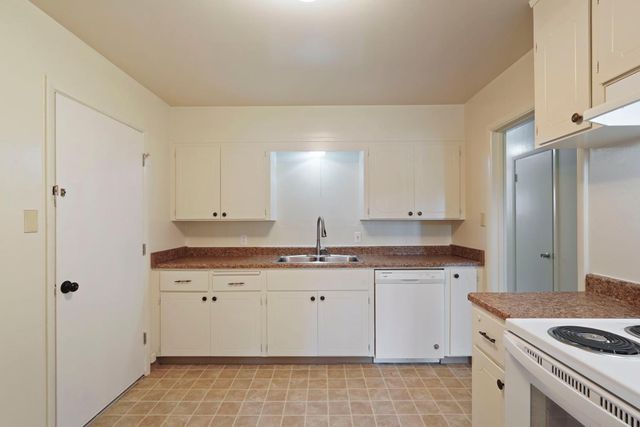 1606 W Lockeford St, Lodi, CA 95242