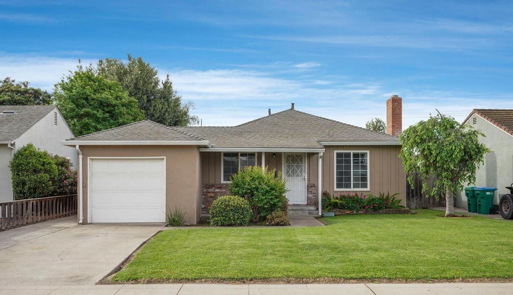 1606 W Lockeford St, Lodi, CA 95242