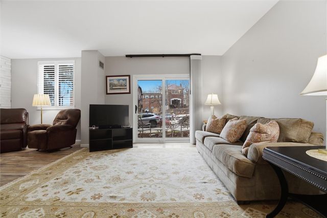 5715 Beacon St 107, Squirrel Hill, PA 15217