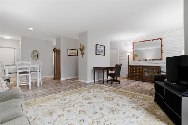 5715 Beacon St 107, Squirrel Hill, PA 15217