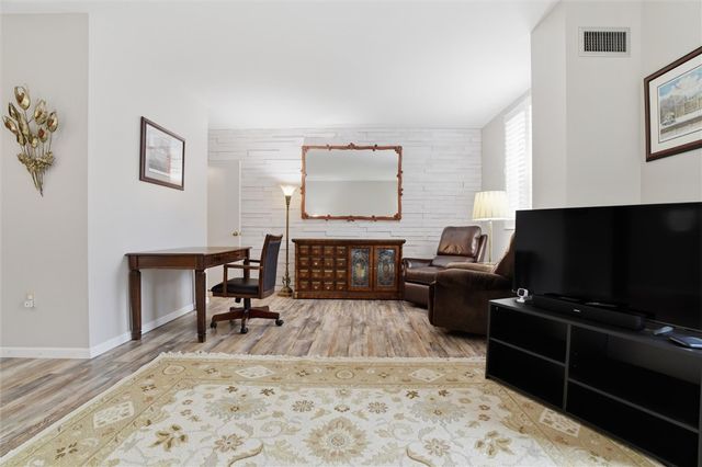 5715 Beacon St 107, Squirrel Hill, PA 15217