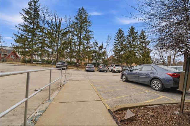 5715 Beacon St 107, Squirrel Hill, PA 15217